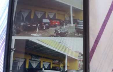 Imagem: O depósito possui 1 Vaga na garagem e 450m² de Área e está