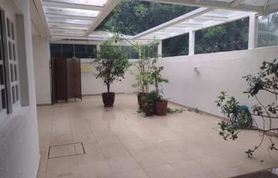 Imagem: A casa em condomínio possui 4 Dormitórios, 5 Banheiros, 4