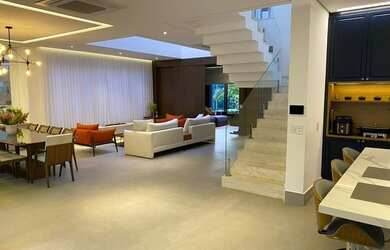 Imagem: A casa em condomínio possui 4 Dormitórios, 5 Banheiros, 4