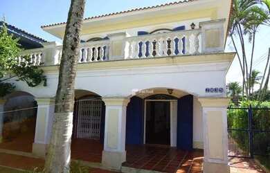 Imagem: A casa possui 5 Dormitórios, 5 Banheiros, 4 Vagas na garagem