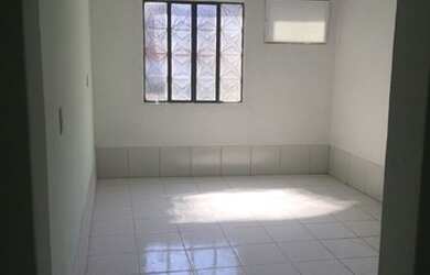 Imagem: A casa possui 1 Dormitório, 1 Banheiro e está localizado