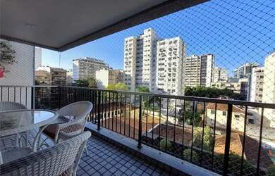 Imagem: O apartamento possui 4 Dormitórios, 3 Banheiros, 3 Vagas na