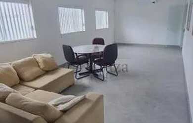 Imagem: O depósito possui 3 Vagas na garagem e 240m² de Área e está