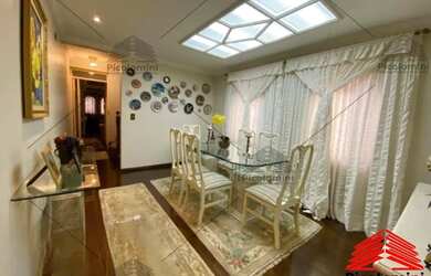 Imagem: A casa possui 3 Dormitórios, 5 Banheiros, 2 Vagas na garagem