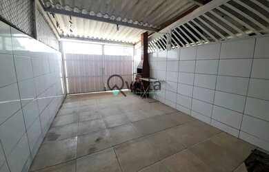 Imagem: A casa possui 2 Dormitórios, 1 Banheiro, 1 Vaga na garagem