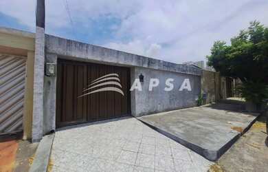 Imagem: A casa possui 4 Dormitórios, 3 Banheiros, 2 Vagas na garagem