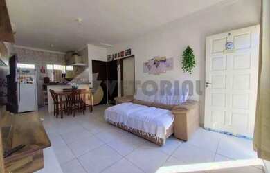 Imagem: A casa possui 2 Dormitórios, 2 Banheiros, 1 Vaga na garagem