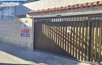 Imagem: A casa possui 5 Dormitórios, 3 Banheiros, 2 Vagas na garagem