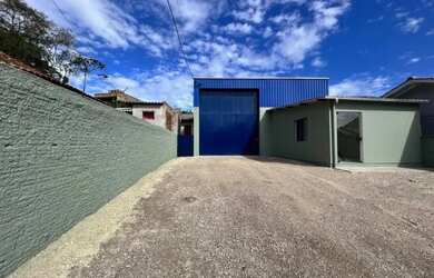 Imagem: O depósito possui 5 Vagas na garagem, 150m² de Área e está