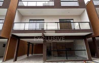 Imagem: A casa possui 3 Dormitórios, 4 Banheiros, 1 Vaga na garagem