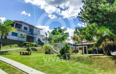 Imagem: A casa em condomínio possui 4 Dormitórios, 5 Banheiros, 5