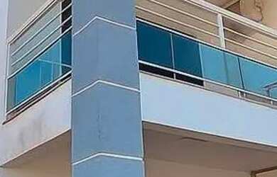 Imagem: A casa possui 4 Dormitórios, 5 Banheiros, 2 Vagas na garagem