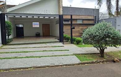 Imagem: A casa possui 3 Dormitórios, 4 Banheiros, 2 Vagas na garagem