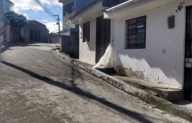 Imagem: A casa possui 1 Dormitório, 1 Banheiro e está localizado