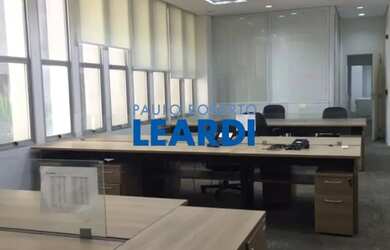 Imagem: O depósito possui 5 Vagas na garagem, 784m² de Área e está