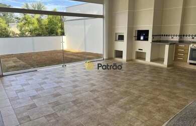 Imagem: A casa em condomínio possui 4 Dormitórios, 5 Banheiros, 4