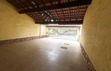 Imagem: A casa possui 3 Dormitórios, 4 Banheiros, 4 Vagas na garagem