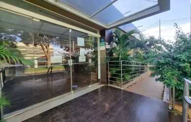 Imagem: O depósito possui 5 Vagas na garagem e 454m² de Área e está