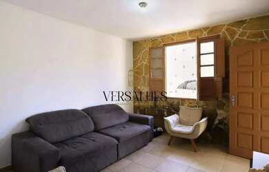 Imagem: A casa possui 4 Dormitórios, 2 Banheiros, 2 Vagas na garagem