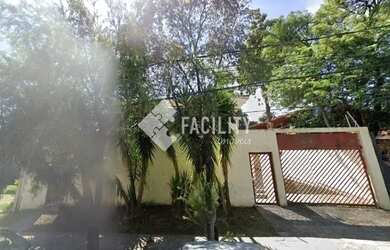 Imagem: A casa possui 4 Dormitórios, 3 Banheiros, 5 Vagas na garagem