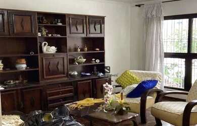 Imagem: A casa possui 3 Dormitórios, 4 Banheiros, 4 Vagas na garagem