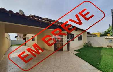 Imagem: A casa possui 3 Dormitórios, 2 Banheiros, 2 Vagas na garagem