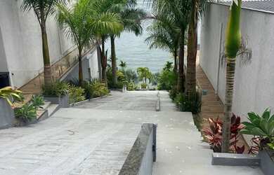 Imagem 14: Angra frente mar. Piscina, Churrasqueira, Acomodam 15 pessoase2 Vagas...