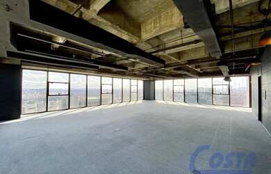 Imagem: O depósito possui 4 Vagas na garagem, 167m² de Área e está