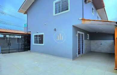 Imagem: A casa possui 2 Dormitórios, 2 Banheiros, 2 Vagas na garagem