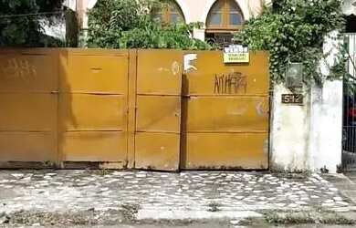 Imagem: A casa possui 4 Dormitórios, 4 Banheiros, 2 Vagas na garagem