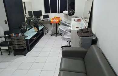 Imagem: O apartamento possui 3 Dormitórios, 1 Banheiro, 1 Vaga na garagem