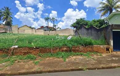 Imagem: O terreno possui 901m² de Área e está localizado em Centro