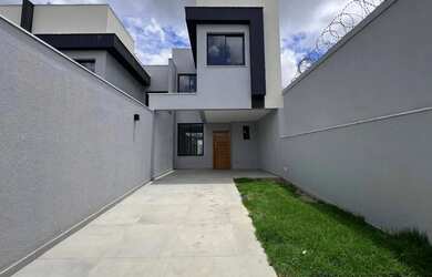 Imagem: A casa possui 3 Dormitórios, 3 Banheiros, 3 Vagas na garagem