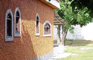 Imagem: A casa possui 2 Dormitórios, 1 Banheiro, 1 Vaga na garagem