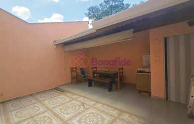 Imagem: A casa possui 2 Dormitórios, 3 Banheiros, 2 Vagas na garagem