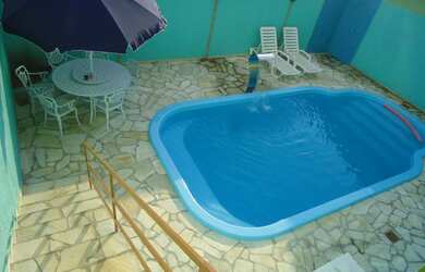 Imagem: A casa possui 3 Dormitórios, 3 Banheiros, 2 Vagas na garagem