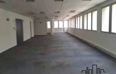 Imagem: O depósito possui 5 Vagas na garagem e 400m² de Área e está