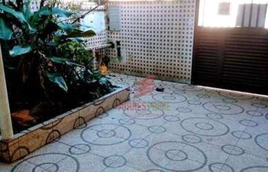 Imagem: A casa possui 3 Dormitórios, 3 Banheiros, 2 Vagas na garagem