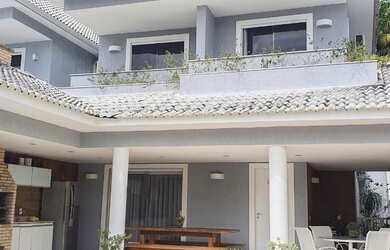 Imagem: A casa em condomínio possui 4 Dormitórios, 5 Banheiros, 3