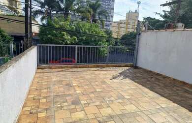 Imagem: A casa possui 4 Dormitórios, 3 Banheiros, 2 Vagas na garagem