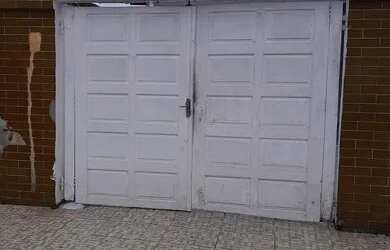 Imagem: A casa possui 2 Dormitórios, 2 Banheiros, 2 Vagas na garagem