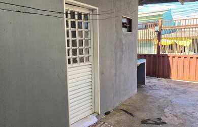 Imagem: A casa possui 1 Dormitório, 1 Banheiro e está localizado