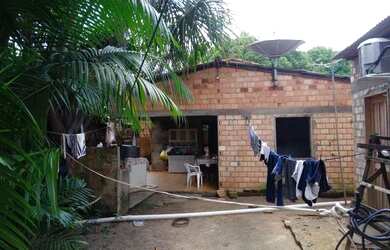 Imagem: A casa possui 5 Dormitórios, 1 Banheiro e está localizado