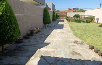 Imagem: A casa em condomínio possui 2 Dormitórios, 2 Banheiros, 5