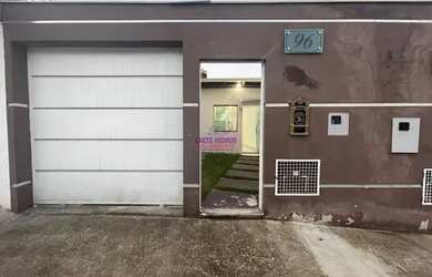 Imagem: A casa possui 2 Dormitórios, 1 Banheiro, 1 Vaga na garagem