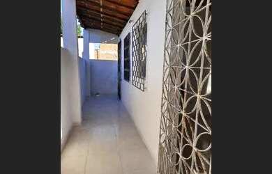 Imagem: A casa possui 1 Dormitório, 1 Banheiro e está localizado