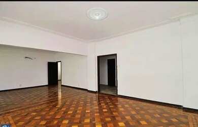 Imagem: O apartamento possui 4 Dormitórios, 3 Banheiros e 250m² de