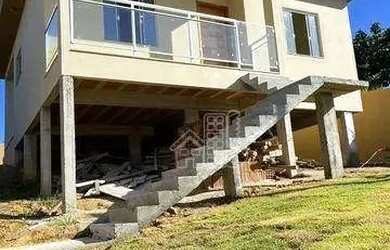 Imagem: A casa possui 2 Dormitórios, 2 Banheiros, 4 Vagas na garagem