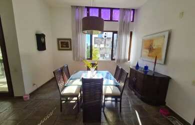 Imagem: A casae possui 3 Dormitórios, 3 Banheiros, 2 Vagas na garagem