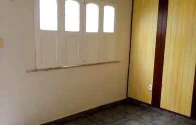 Imagem: A casa possui 1 Dormitório, 1 Banheiro e está localizado